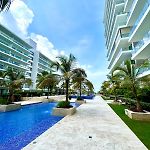 Apartamento con piscina gigante y acceso directo al mar