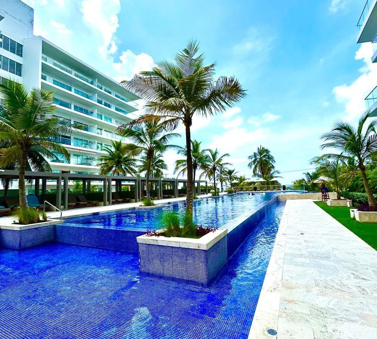 Con Piscina Gigante Y Acceso Directo Al Mar