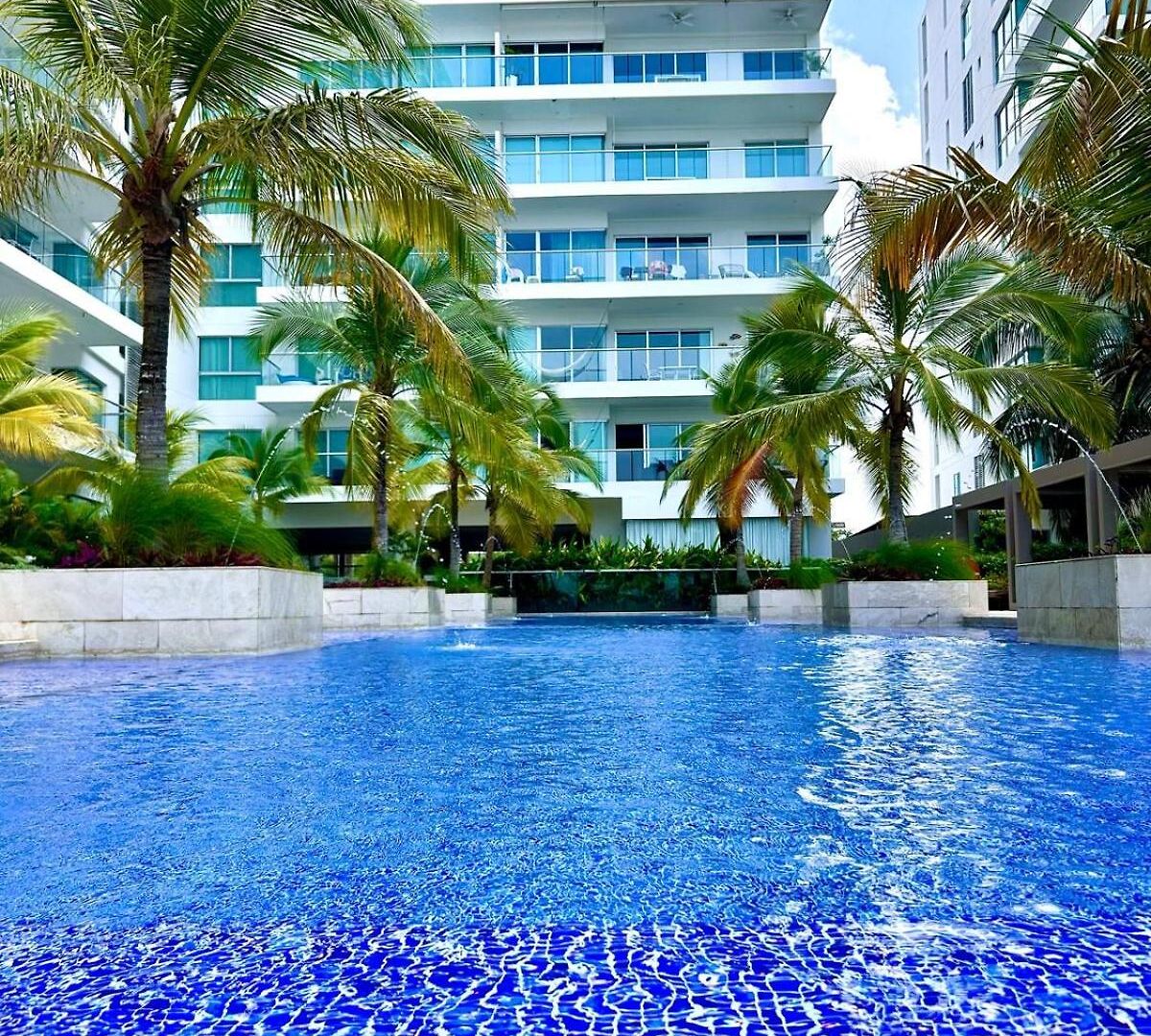 Con Piscina Gigante Y Acceso Directo Al Mar