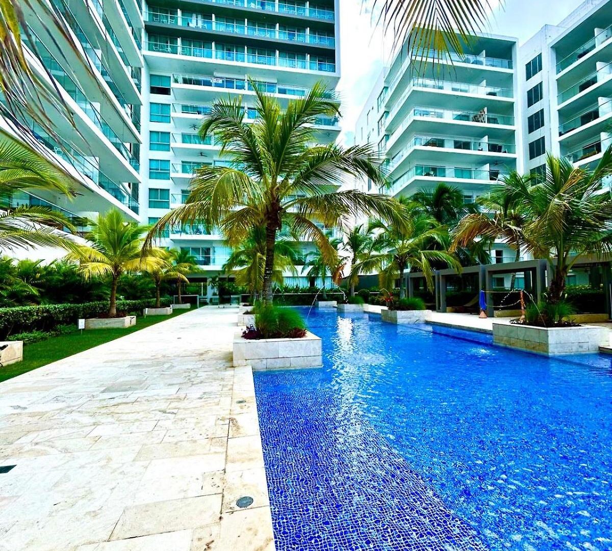 Con Piscina Gigante Y Acceso Directo Al Mar *