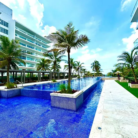 Con Piscina Gigante Y Acceso Directo Al Mar
