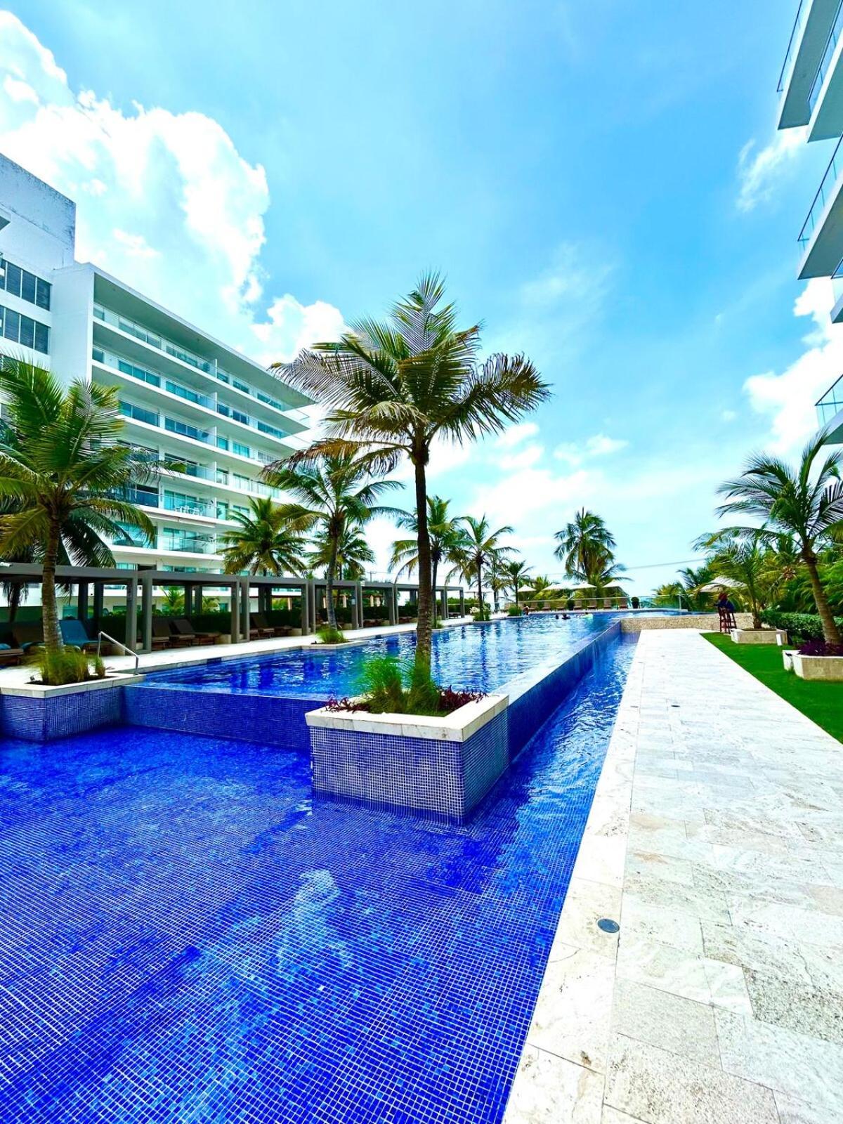 Con Piscina Gigante Y Acceso Directo Al Mar