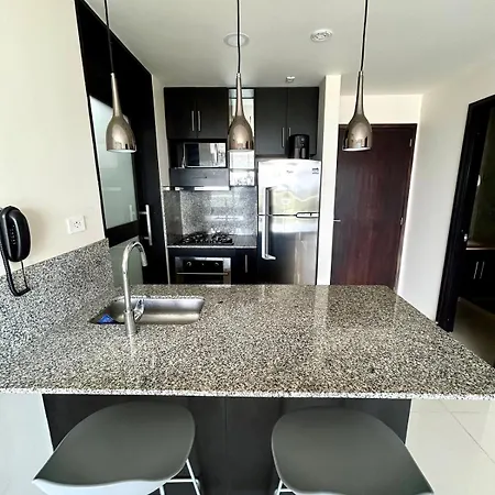 Con Piscina Gigante Y Acceso Directo Al Mar Apartamento