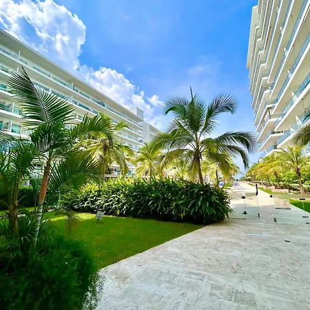 Con Piscina Gigante Y Acceso Directo Al Mar