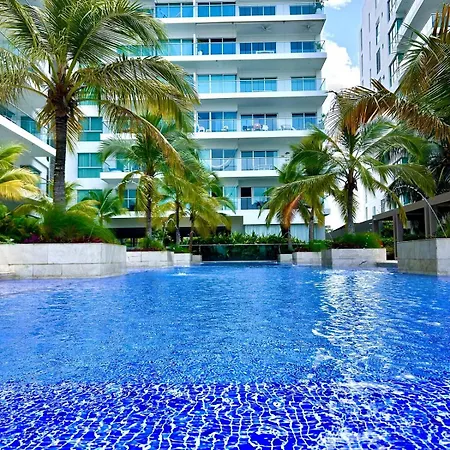 Con Piscina Gigante Y Acceso Directo Al Mar
