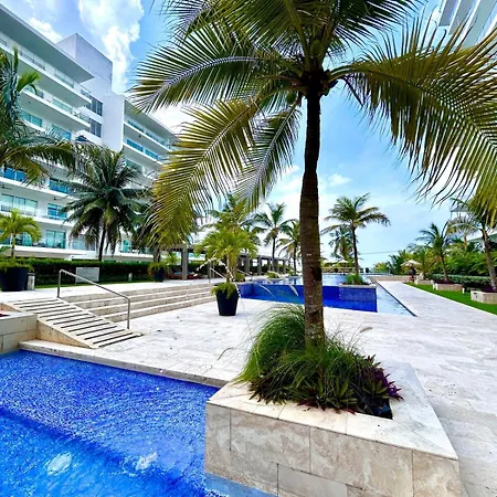 Con Piscina Gigante Y Acceso Directo Al Mar Cartagena