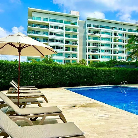 Con Piscina Gigante Y Acceso Directo Al Mar Cartagena