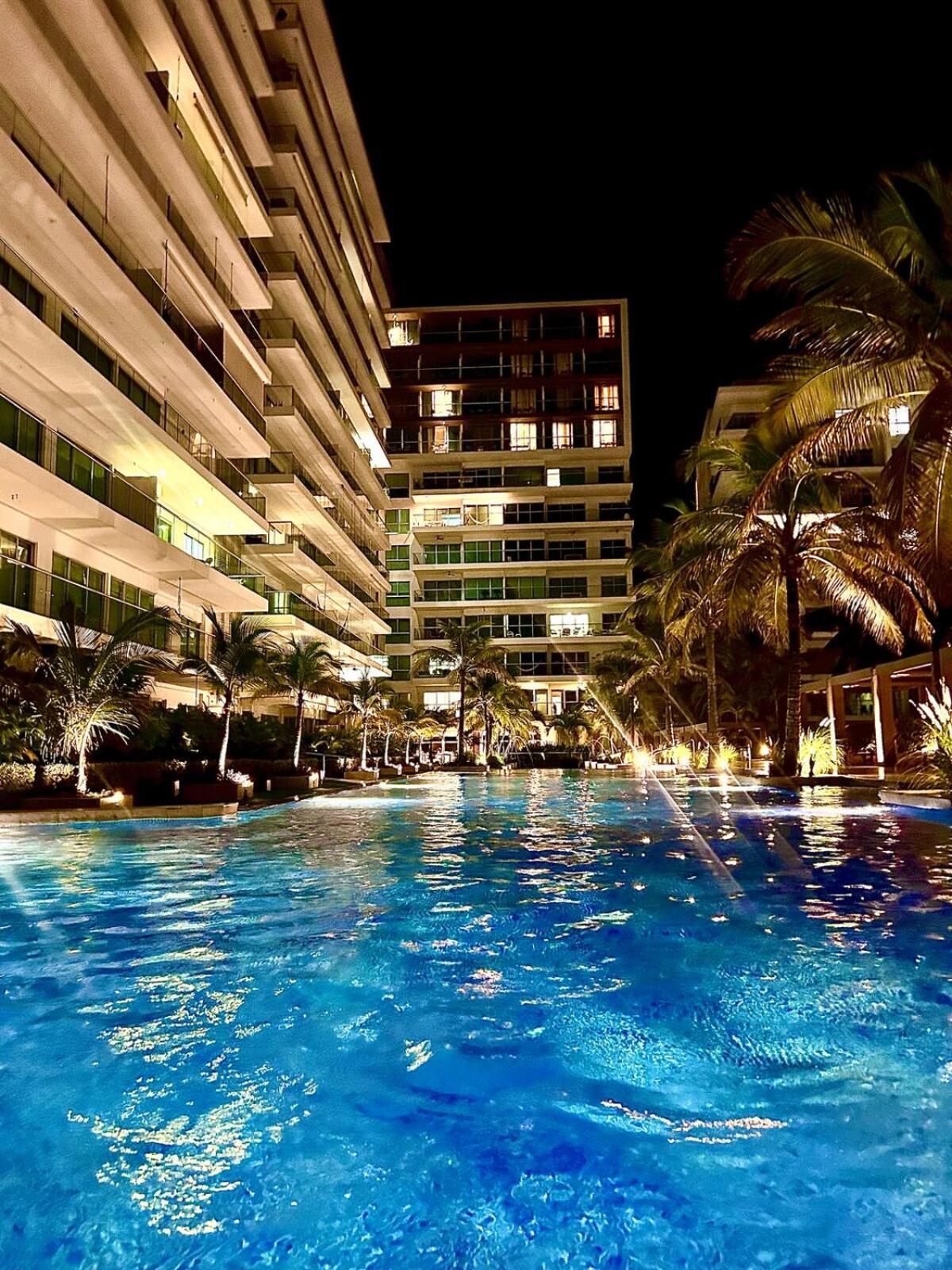Con Piscina Gigante Y Acceso Directo Al Mar Apartamento